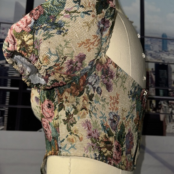 🌿🌿Ladies Floral Top🌿🌿 - Picture 6 of 7